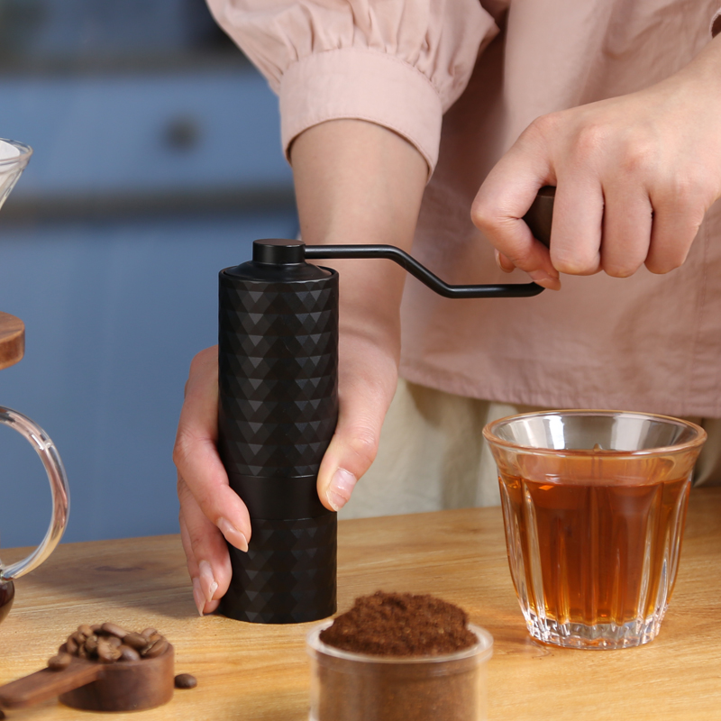 مطحنة قهوة يدوية محمولة من هاف - مراجعة Burr Hand Grinder وسعره